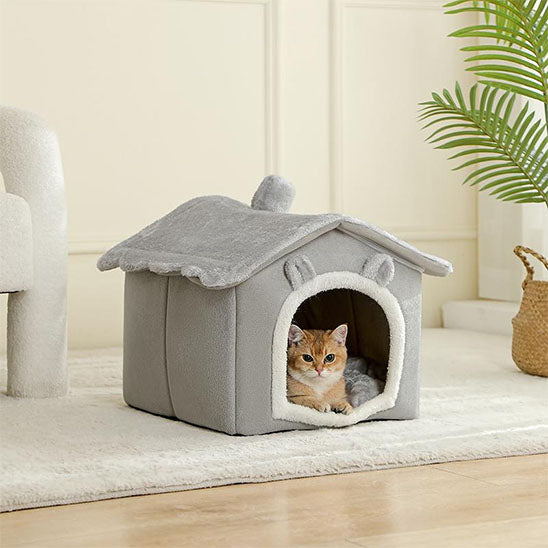 niche pour chat pose dans la maison